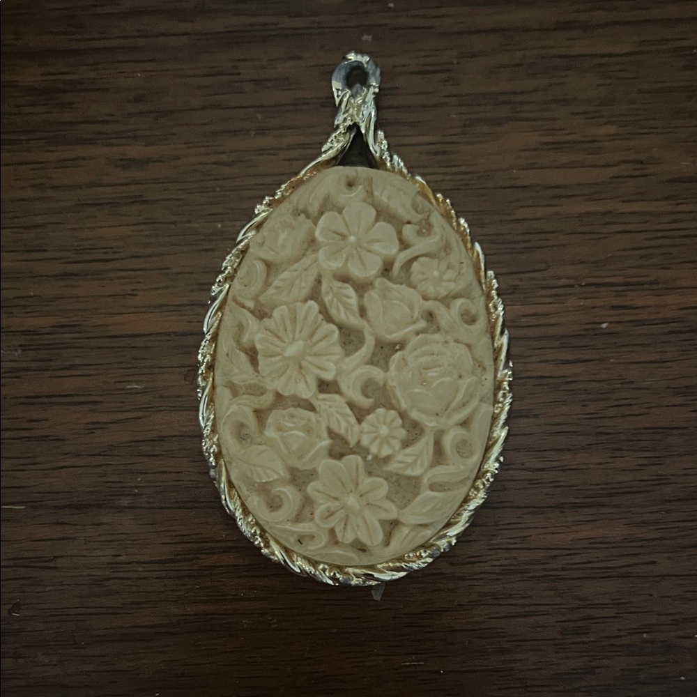 Intricate Floral Brooch in Gold and Cream